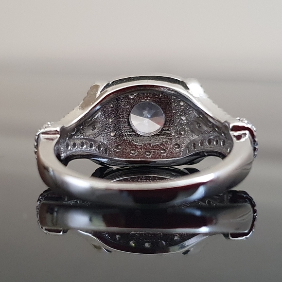 Chic Designer Silver Jewelry Set - Picture 5 of 9